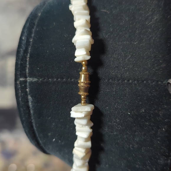 Shell Necklace - Picture 4 of 4